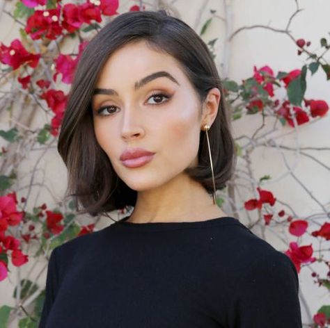 Olivia Culpo Hair, Haircut 2020, Classic Bob Haircut, Brunette Bob, Haircut Style, Classic Bob, 2019 Makeup, Wavy Bob Hairstyles, Short Hair Trends