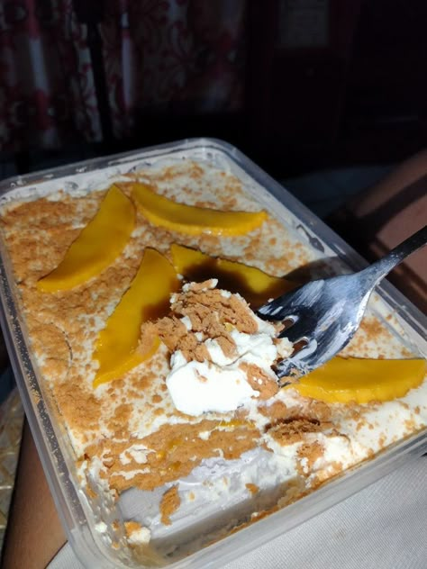 Mango Float Aesthetic, Philippine Photography, Food Prank, Mango Graham, Mango Float, Food Pranks, Delicious Food Image, Filipino Street Food, Food Snap