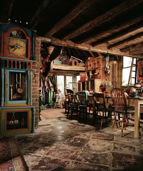 Weasley House Interior, Weasly Home, Weasley Inspired Home, Weasleys House Aesthetic, The Burrow Inspired Home, The Burrow Aesthetic Bedroom, Ron Weasley Bedroom, Weasley Aesthetic Home, The Burrow Interior