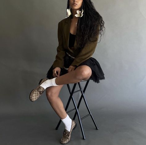 Black girl BoHo Zoë Kravitz braids Gucci loafers with white socks oversized blazer outfit Inspo Zoe Kravitz Braids, Oversized Blazer Outfit, Zoë Kravitz, Gucci Loafers, Blazer Outfit, Zoe Kravitz, White Socks, Oversized Blazer, Blazer Outfits