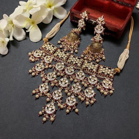 Jewellery By Avni Gujral on Instagram: “New Year Resolutions... To make? To break??? - Whatever the thought, I guess the idea of a “review” and a “plan” are what really matter.…” Sabyasachi Jewelry, Kundan Necklace Set, Picture Necklace, Kundan Choker, South Indian Jewelry, Kundan Necklace, Polki Jewellery, Jewelry Indian, Kundan Necklaces