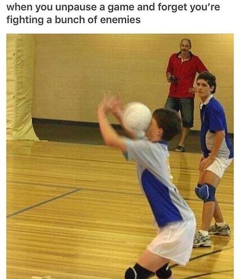 Wat you thinking Double Tap and Tag a Someone Drop a follow @gamersofinsta Click… Volleyball Fail, Not Musik, Funny Poses, 밈 유머, Gym Classes, 웃긴 사진, Gaming Memes, Sports Humor, Funny Fails