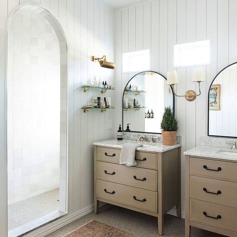 Andrea Richardson (@andrea_richardson_) • Instagram photos and videos Traditional Bathroom Lighting, European Farmhouse, Decor Studio, Small Bathroom Storage, Bathroom Renos, Bathroom Designs, Traditional Bathroom, Guest Bathroom, Shower Room