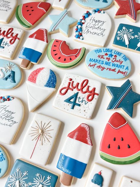 Fourth Of July Sugar Cookies, 4th Of July Cookies, Royal Icing Cookies Recipe, Royal Cookies, American Cookies, Patriotic Cookies, Almond Sugar Cookies, Cookie Board, Holiday Hosting