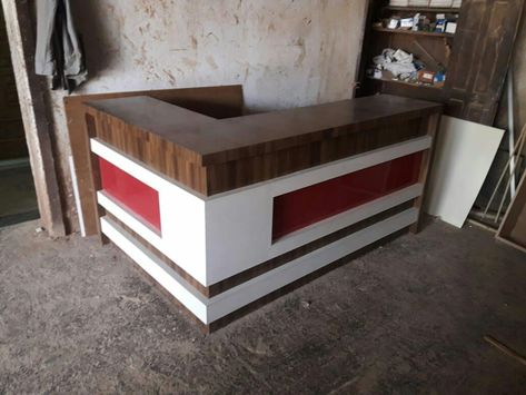 L Shape Cash Counter Table Design Shop, Shop Counters Ideas, Cash Counter Table Design Shop, Bedside Table Decoration, Cash Counter Design, Modern Office Table Design, Modern Reception Desk Design, Office Counter Design, Table Styling Ideas