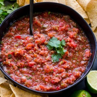 Easy Homemade Salsa (Restaurant-Style) - NatashasKitchen.com Natashas Kitchen Recipes Salsa, Salsa Recipe With Cilantro, Reheat Pizza In Air Fryer, Pizza Aesthetic Wallpaper, Fresh Salsa Recipe Homemade, Wallpaper Pizza, Homemade Mexican Salsa, Pizza In Air Fryer, Recipe With Cilantro