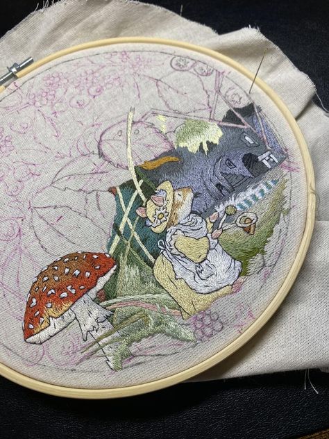 Mice Embroidery, Embroidered Mouse, Mouse Embroidery, Loom Crochet, Contemporary Embroidery, Hand Embroidery Flowers, Thread Painting, Creative Embroidery, Fabric Yarn