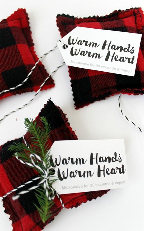 29 DIY Winter Wedding Favors for Guests to Cozy Up To - Brit + Co Diy Hand Warmers, Plaid Pillows, Flannel Christmas, Winter Wedding Favors, Heating Pads, Rice Bags, Gift Diy, Wedding Favors For Guests, Winter Diy