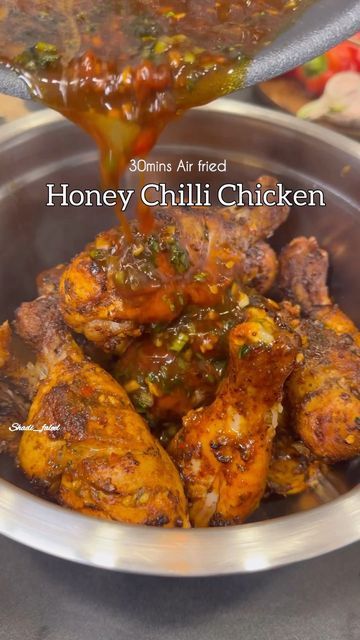 Honey Chili Chicken, Honey Chilli Chicken, Chili Chicken Recipe, Chicken Starter Recipes, Sticky Sauce, Great Chicken Recipes, Dry Herbs, Spicy Chicken Recipes, Chili Chicken