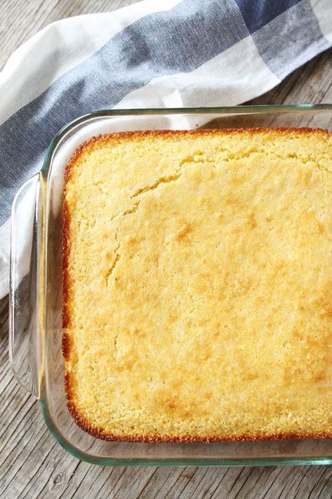 Easy Cornbread Recipe on twopeasandtheirpod.com The BEST cornbread recipe and it's super easy to make! You will never buy boxed cornbread again! Cornbread Recipe From Scratch, Sour Cream Cornbread, Easy Cornbread Recipe, Best Cornbread Recipe, Vegan Cornbread, Cornbread Easy, Honey Cornbread, Sour Cream Recipes, Sweet Cornbread