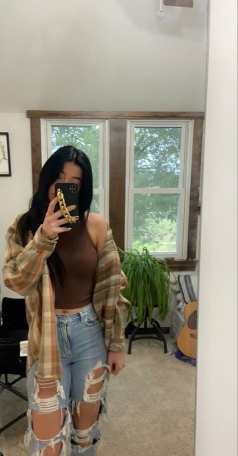 Brown Tank Top Outfit Winter, Brown Tank Top Outfit Fall, Brown Flannel Outfit Aesthetic, Pumpkin Patch Flannel Outfit, Brown Tank Top Outfit Summer, How To Style A Brown Tank Top, Brown Tank Top Outfit Aesthetic, Tank Top Fall Outfits, Outfits With Brown Tank Top