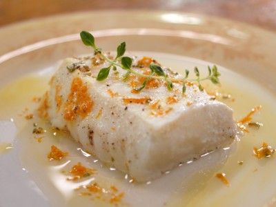 Halibut Poached in Olive Oil - quick and light main course Halibut Recipes Healthy, Poached Halibut, Laura Calder, Cooking Channel Recipes, Halibut Recipes, Olive Oil Recipes, Low Gi, Food Network Canada, French Cooking