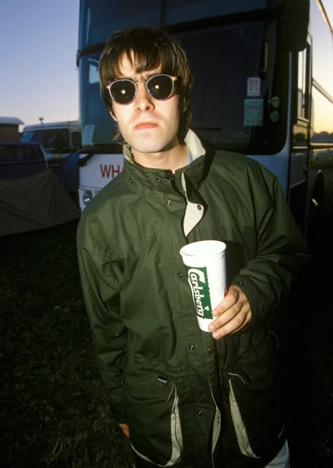 Best Parka, Oasis Style, Liam Gallagher Oasis, British Icons, Khaki Parka, Liam And Noel, Oasis Band, Brit Pop, Rock Photography