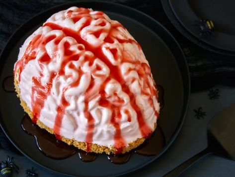 Get No-Bake Strawberry Cheesecake Brain Recipe from Food Network Scary Desserts, Brain Mold, No Bake Strawberry Cheesecake, Postres Halloween, Halloween Party Ideas, Baked Strawberries, Bake Cheesecake, No Bake Cheesecake, Brain Food