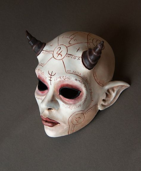 Edward Jekyll) Creepy Mask Aesthetic, Mascara Oni, Creepy Masks, Demon Mask, Girl Mask, Mascaras Halloween, Devil Girl, Horror Masks, Sculptures Céramiques