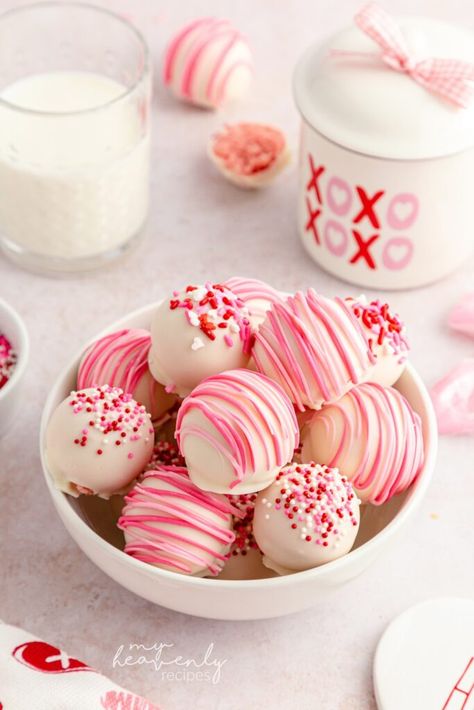 Cake Balls Valentines Day, Valentines Cake Balls, Strawberry Cheesecake Balls, Cake Truffles Recipe, Strawberry Truffle, White Chocolate Oreos, Chocolate Covered Strawberry Cake, White Chocolate Covered Strawberries, Cake Ball Recipes