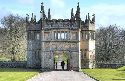 17th century gatehouse - Lanhydrock House, via Flickr. Lanhydrock House Interior, Porch Building, Prison Architecture, Kitchen Block, Uk Houses, Eccentric Home, 17th Century House, Central Courtyard, Castle Pictures