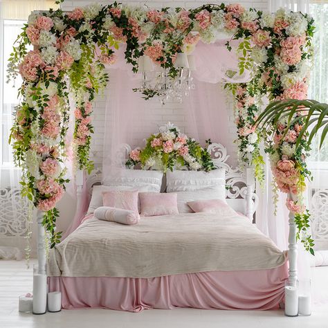 Wood Canopy Bed, Wedding Bedroom, Wood Canopy, Romantic Questions, Romantic Bedroom Decor, Tattoos Unique, Shared Bedroom, Ideas Handmade, Romantic Bedroom