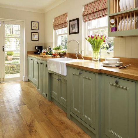 Antique interior design Beautiful Kitchen Cabinets, Sage Green Kitchen, Kabinet Dapur, Green Kitchen Cabinets, Cottage Kitchens, New Kitchen Cabinets, Wood Kitchen Cabinets, Casa Container, Green Cabinets