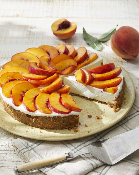 No Bake Peach Cheesecake, Fourth Of July Recipes, 4th Of July Dessert, 4th Of July Recipes, Peach Cheesecake, Holiday Entertaining Food, Yummy Cheesecake, Baked Peach, July Recipes