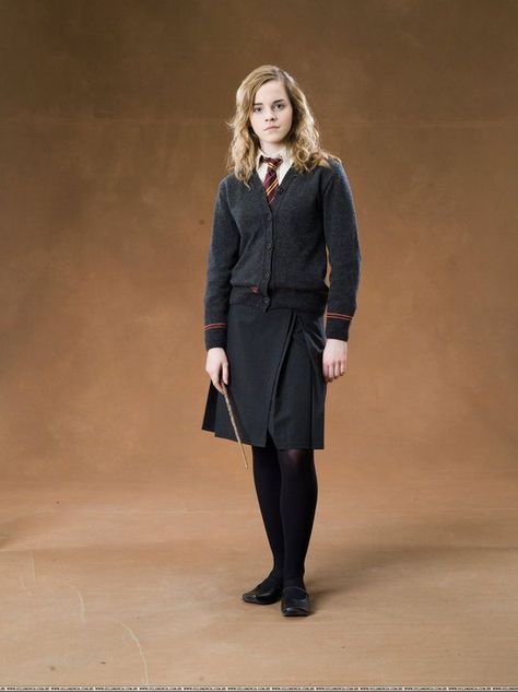 Emma watson Gryffindor Uniform, Hogwarts Uniform, Taylor Swift Photoshoot, Character Cosplay, Harry And Hermione, Harry Potter Cosplay, Images Harry Potter, Harry Potter Costume, Harry Potter Hermione