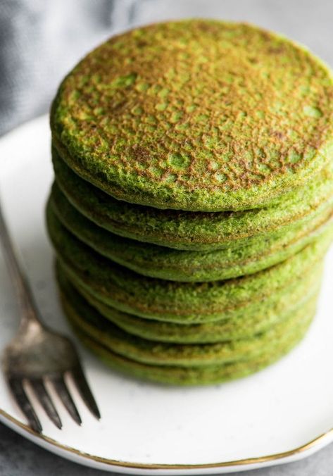 Spinach And Banana Pancakes, Hoy Cakes, Spinach Oat Pancakes, Green Pancakes Healthy, Spinach Oatmeal, Spinach Protein Pancakes, Toddler Spinach Pancakes, Vegan Witch, Green Pancakes