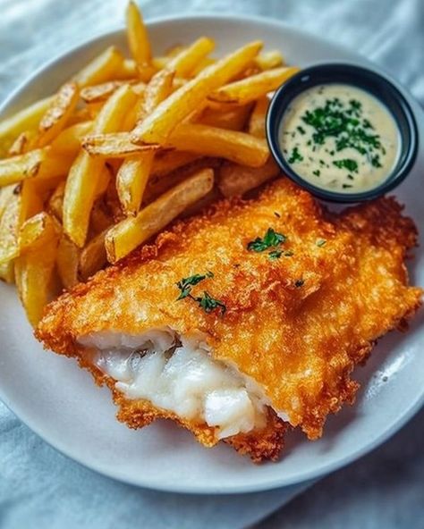 Fish And Chips Recipe, British Fish And Chips, Fish N Chips Recipe, Battered Fish, Chips Recipe, Fish And Chips, Seafood, Chips, Bread