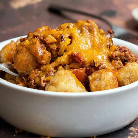 Easy Pioneer Woman Chili Cheese Tots Recipe Chili Cheese Tots, Pioneer Woman Chili, Cheese Tots, Meatless Chili, Turkey Cutlets, Sirloin Tip Roast, Fresh Guacamole, Pioneer Woman Recipes, Chili Cheese