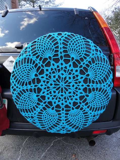 omg are you serious can i please have one for goldie hawn?! (goldie hawn is my honda c-rv) Crochet Tire Cover, American Threads, Spare Tire Covers, Cooling Blanket, Tire Cover, Doily Patterns, Spare Tire, Crochet Accessories, Crochet Doilies