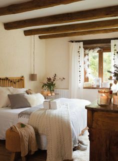 I love the rustic style Vintage Farmhouse Bedroom, Farm Bedroom, Country Style Bedroom, Farmhouse Bedroom Decor Ideas, Farmhouse Style Bedrooms, Bedroom Renovation, Bedroom Decor Design, Country Bedroom, Farmhouse Bedroom Decor