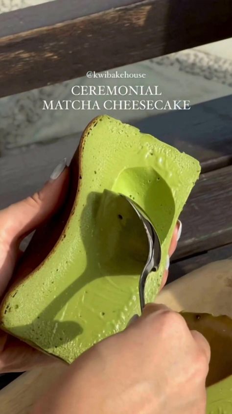 Take your dessert experience to a new level with a serene twist. Enjoy the harmonious blend of matcha flavors in each luscious slice of this stunning matcha cheesecake. It's a delight for both your palate and your eyes. Credits to kwibakehouse on Instagram. All rights belong to the original photographers and creators, with no copyright infringement intended. Mini Matcha Cheesecake, Matcha Cheesecake No Bake, Matcha Recipe Desserts, Matcha Recipe Food, Macha Cheesecake, Matcha Recipes Baking, Matcha Dessert Aesthetic, Matcha Baked Goods, Matcha Pastries