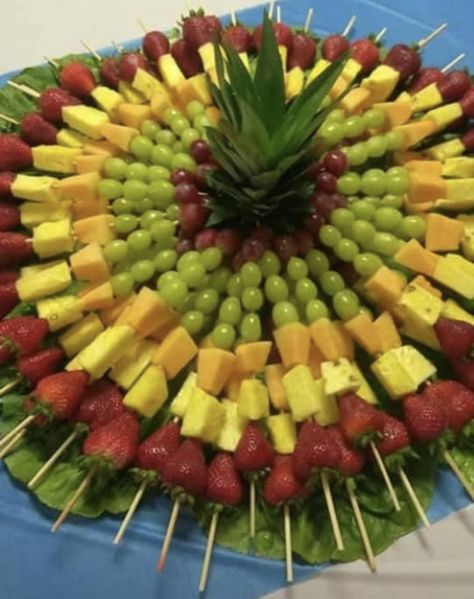 Kabob Buffet, Fruits Table, Fruit Tray Designs, Fruit Platter Ideas Party, Catering Food Displays, Fruit Platter Designs, Decorações Com Comidas, Amazing Food Decoration, Party Food Buffet