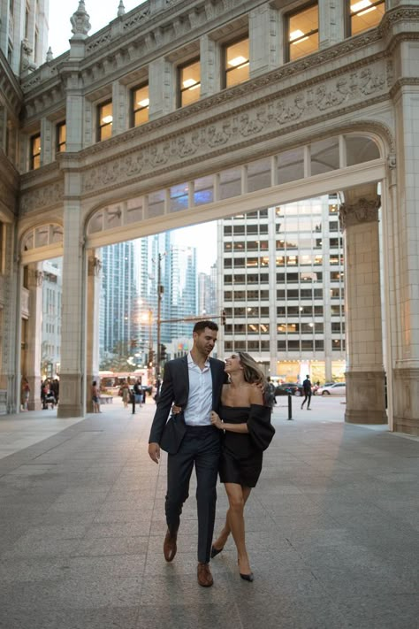 Downtown Chicago Couple Photoshoot, Engagement Photoshoot Locations, City Theme Engagement Photos, Chicago Save The Date Pictures, City Save The Date Photos, Engagement Photos Outfits Chicago, Chicago Wedding Photos Locations, Wrigley Building Engagement Photos, Downtown Chicago Photoshoot