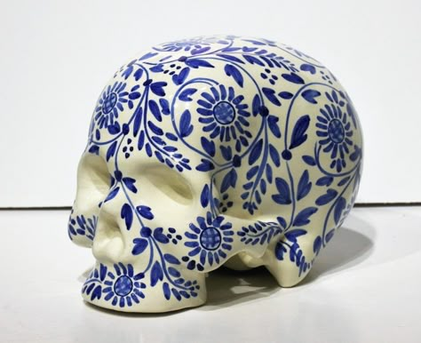 Skull Pottery Painting Ideas, Ceramic Skull Painting Ideas, Talavera Design, Diy Pottery Painting, Beginner Pottery, Day Of The Dead Skull, Skull Painting, Hand Painted Pottery, Talavera Tiles