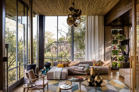 Couleurs d'Afrique dans le parc Kruger - PLANETE DECO a homes world African Safari Lodge, Luxury African Safari, African Skies, Safari Decorations, Luxury Safari, Luxury Lodge, Safari Lodge, Kruger National Park, Safari Style