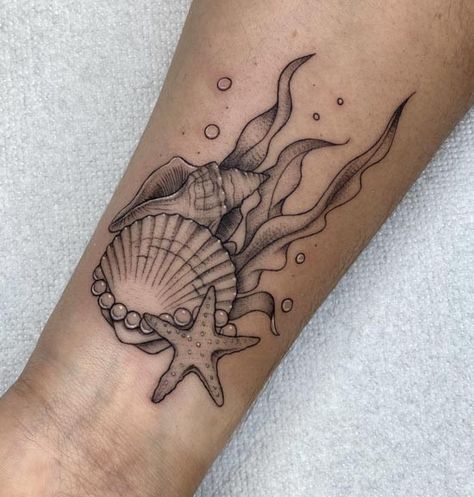 Unicorn Seahorse Tattoo, Seashell And Starfish Tattoo, Sea Beach Tattoo, Under Sea Tattoo, Shell Tattoo With Flowers, Sea Shell Tattoos For Women, Sea Goddess Tattoo, Sea Shell Tattoos, Sea Life Tattoos For Women