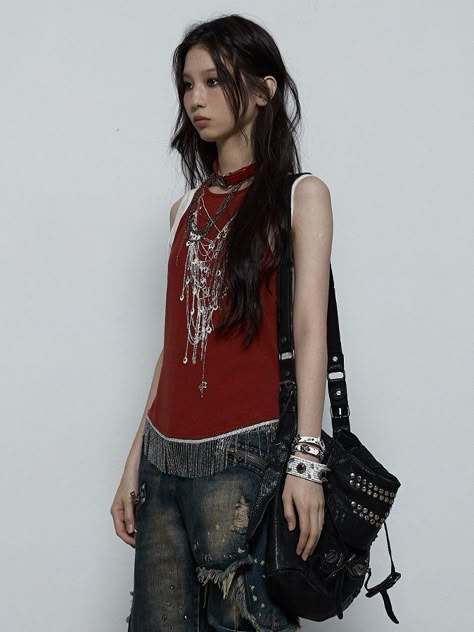 Revamp your wardrobe with this standout chains print red punk rock top. This unique piece features a clever fake two-piece design, giving you a layered look without the bulk. The edgy chains print adds a rebellious flair, while the tassel hem brings a touch of boho chic to the punk aesthetic. Perfect for making a bold fashion statement, this top is a must-have for anyone looking to blend edgy and eclectic styles seamlessly. Pair it with your favorite ripped jeans or a mini skirt to complete the Punk Style Aesthetic, Punk Fashion Summer, Folk Punk Fashion, 90s Grunge Fashion Punk, Punk Winter Outfits, 70s Punk Fashion, Punk Grunge, Grunge Punk, Riot Grrl Fashion