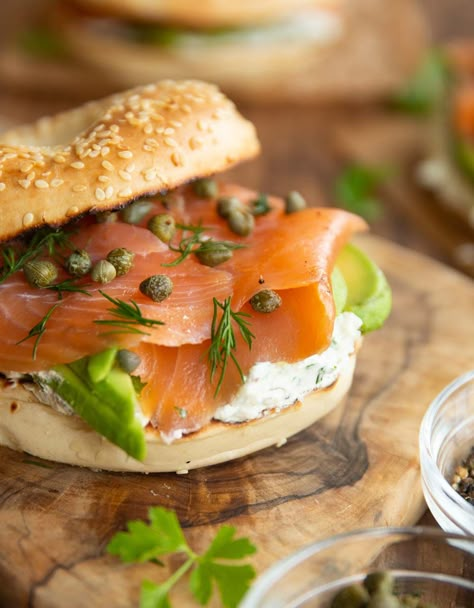 Smoked Salmon Burger, Salmon Capers Cream Cheese, Salmon And Bagels, Bagel With Salmon, Salmon Bagel Breakfast, Smoked Salmon Recipes Breakfast, Smoked Salmon Bagel Recipe, Bagels With Salmon And Cream Cheese, Salmon Bagels Smoked