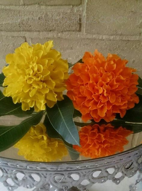 Sugar Marigolds by Ashwini Tupe Sugar Paste Flowers, Gumpaste Flowers, Indian Flowers, Flower Cakes, Diy Halloween Projects, Marigold Flower, Fondant Flowers, Cake Flowers, Sugar Paste