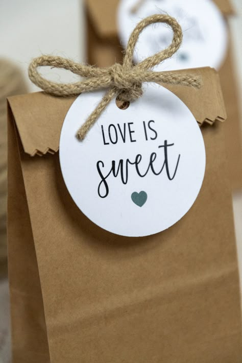 Free Printable Love is Sweet Gift Tags for Wedding Favors and Bridal Shower Favors. A good idea for giving treats, cake, cookies, and candy for your wedding guests to take home. #loveissweet #weddingfavorideas #weddings #weddinggifttags #bridalshowerfavors Packing Sweets Ideas, Sweets Packing Ideas, Sweet Packing Ideas, Pakagin Ideas, Candy Packaging Ideas, Sweet Wedding Favors, Sweet Boxes, Faking It, Free Printable Tags