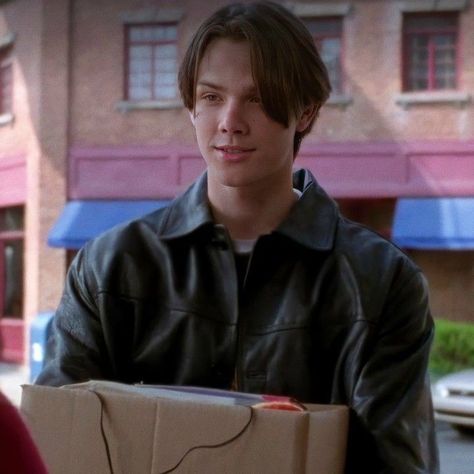 Gilmore Girls Dean, Gilmore Guys, Dean Forester, Gilmore Girls Seasons, Gilmore Girls Fan, Gilmore Girl, Dream Boyfriend, Rory Gilmore, Sam Winchester