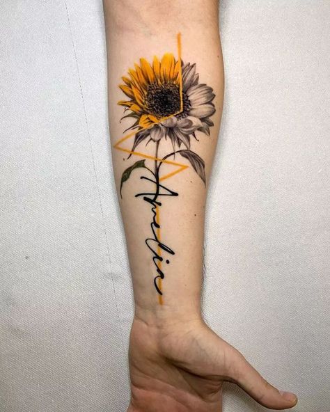 Boys With Tattoos, Sunflower Tattoo Sleeve, Sunflower Tattoo Shoulder, Cool Wrist Tattoos, Mommy Tattoos, Tatuaje A Color, Sunflower Tattoos, Cute Tattoos For Women, Sunflower Tattoo