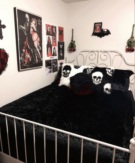 goth Goth College Dorm, Bedroom Ideas Alt, Goth Bedroom Ideas For Small Rooms, Minimalist Goth Bedroom, Black And White Bedroom Ideas Cozy, Bedroom Ideas Emo, Goth Aesthetic Bedroom, Goth Dorm Room, Room Ideas Goth