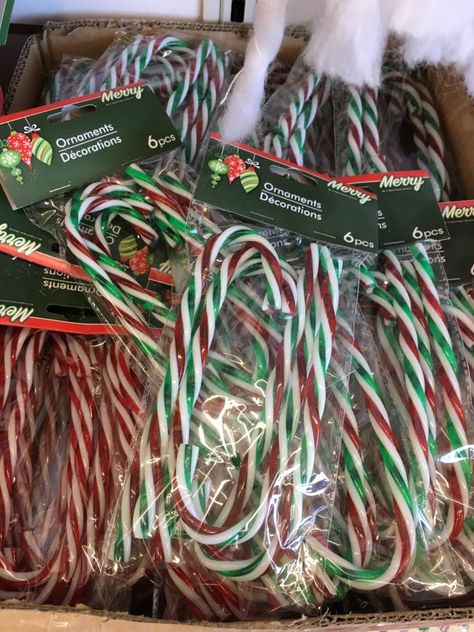 Dollar Store Christmas Decorating Ideas- Plastic Candy Canes Plastic Candy Cane Crafts, Candy Cane Tree Decorations, Christmas Decorating On A Budget, Christmas Candy Crafts, Upcycle Plastic, Candy Cane Crafts, Canes Decor, Candy Cane Decorations, Vintage Christmas Crafts