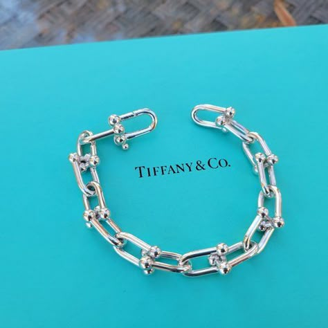 Tiffany & Co. 925 Sterling Silver Hardwear Link Chain Bracelet 8.5 Inch Large Tiffany Replica Jewelry, Tiffany Bracelet, Tiffany And Co Bracelet, Jewelry 2023, Lock Jewelry, Tiffany Bracelets, Replica Jewelry, Return To Tiffany, Vintage Tiffany