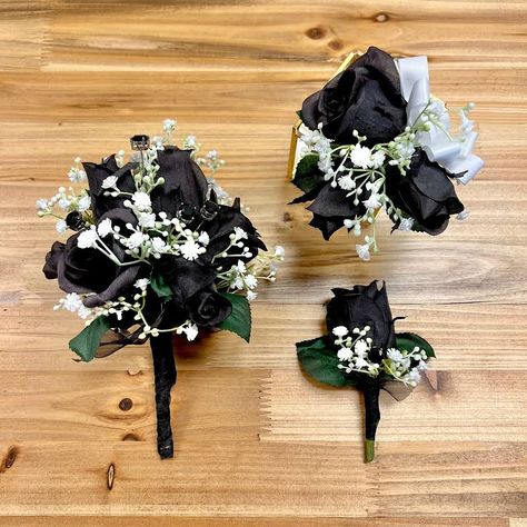 Matching Corsage And Boutonniere Prom, Black And White Bouquet Prom, Black And Pink Corsage And Boutonniere, Prom Bouquet With Black Dress, Black And Silver Corsage And Boutonniere, Black And White Corsage And Boutonniere, Prom Bouquet Ideas Black Dress, Black Boutineer, Black Prom Accessories