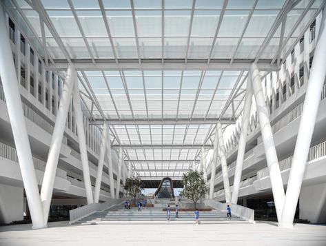 Gallery of Shenzhen Hongshan Middle School / CAPOL - 1 Canopy Design Architecture, Educational Architecture, Student Lounge, Glass Ceilings, Skylight Design, Residential School, Sport Center, Canopy Architecture, Airport Terminal