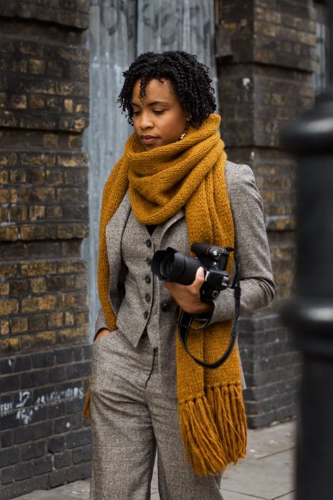 I like everything about this, especially for winter. Dress Like A Parisian, Book Dress, Casual Chique, Dapper Style, Paris Dresses, How To Wear Scarves, Warm Outfits, Looks Style, Mode Inspiration