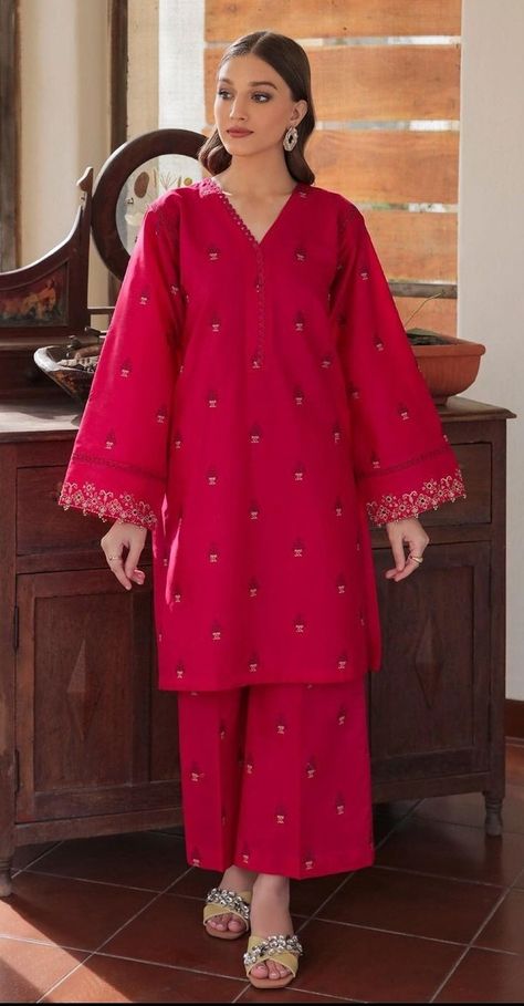 Classy Pakistani Outfits, Pakistani Casual Wear Simple Salwar Kameez, Pakistan Party Wear, Casual Pakistani Outfits Simple, Summer Style Aesthetic, Fashion Designer Aesthetic, Summer Style Outfits, Style Outfits Summer, Simple Dress Styles