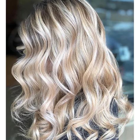 Iced Champagne Latest Blonde Hair Color Trends, Champagne Blonde Hair Color, Champagne Hair Color, Southern Hair, Champagne Blonde Hair, Champagne Hair, Platinum Highlights, Light Brunette, Mental Break